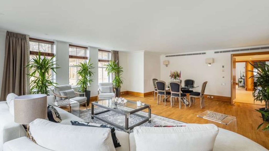 Property photo 3 of 10