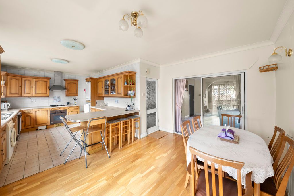 Property photo 2 of 17 Photo 12