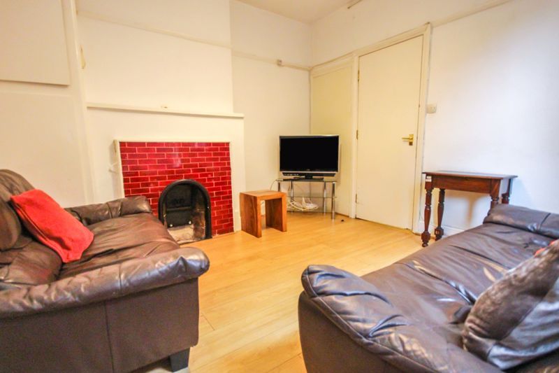 Property photo 3 of 12 Photo 6