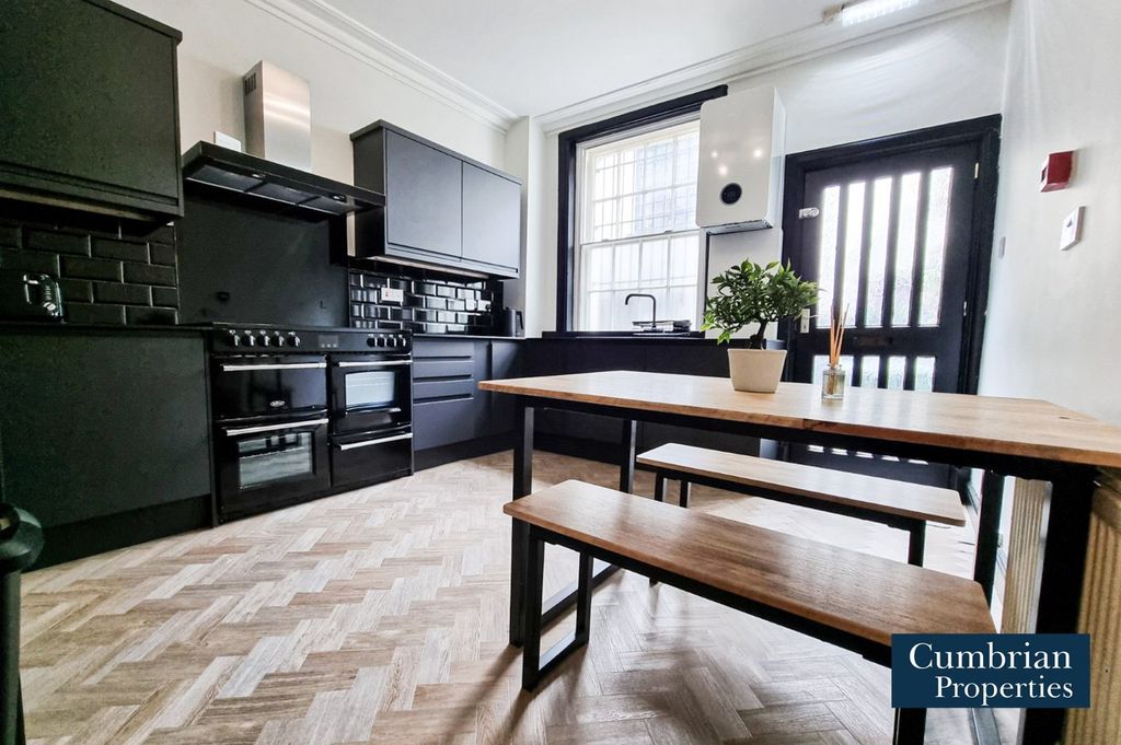 Property photo 2 of 21 Dining Kitchen