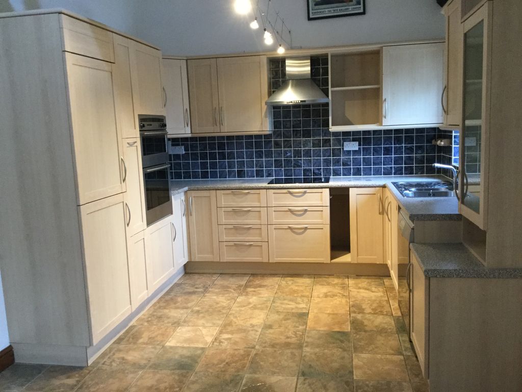 Property photo 2 of 6 Kitchen