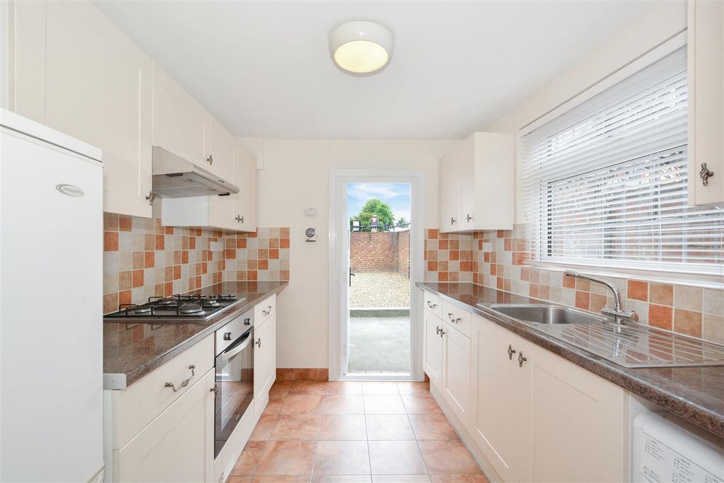 Property photo 3 of 12 Kitchen