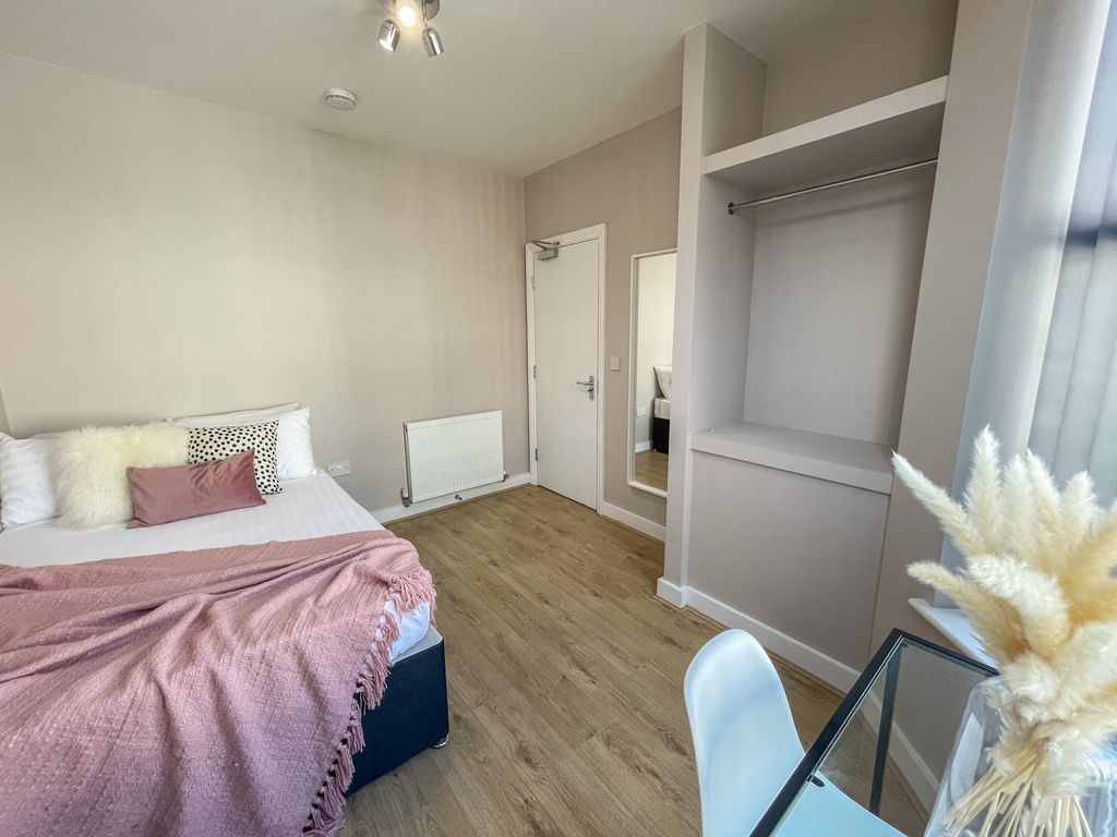 Property photo 3 of 10 File_025