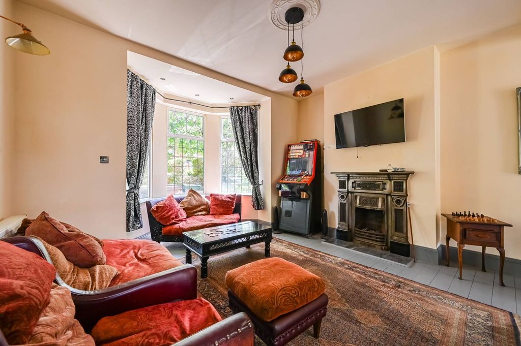 Property photo 3 of 29