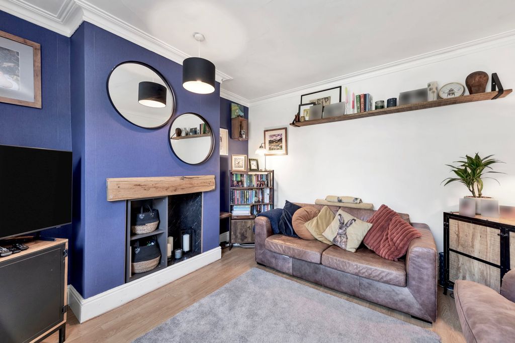 Property photo 2 of 14