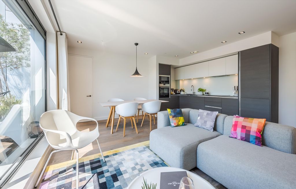 Property photo 1 of 8 Image