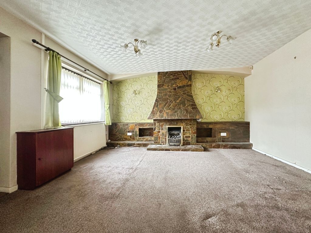 Property photo 3 of 13 Lounge