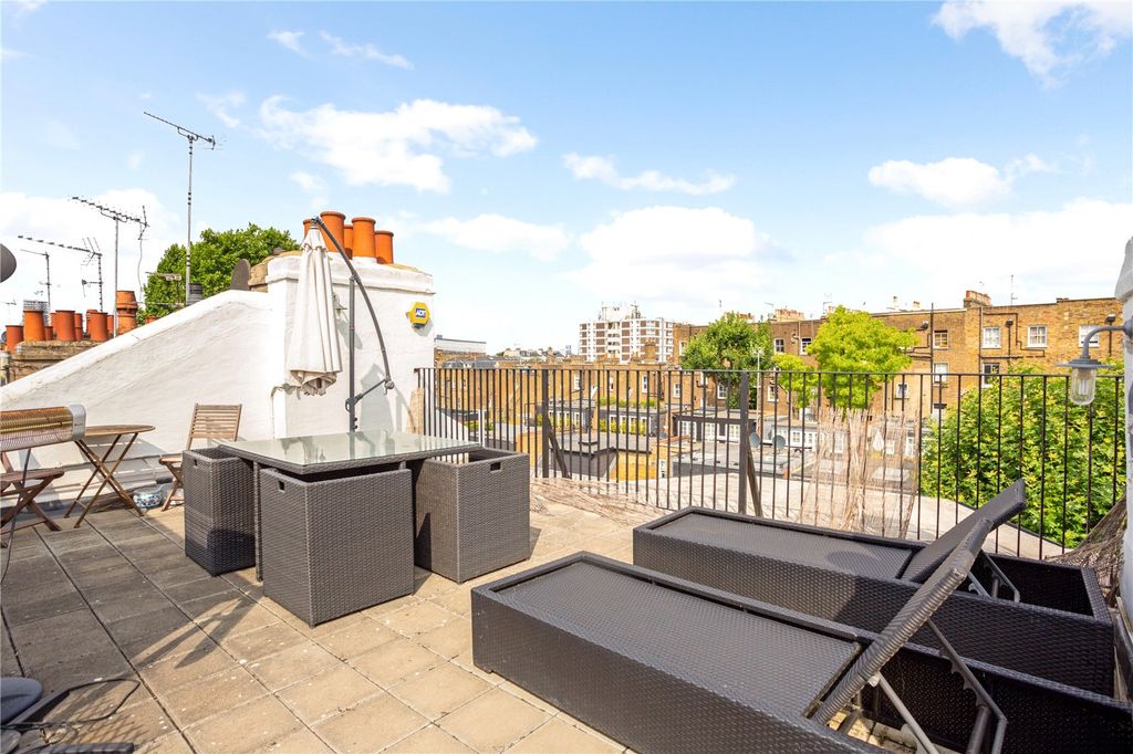 Property photo 2 of 16 Roof Terrace