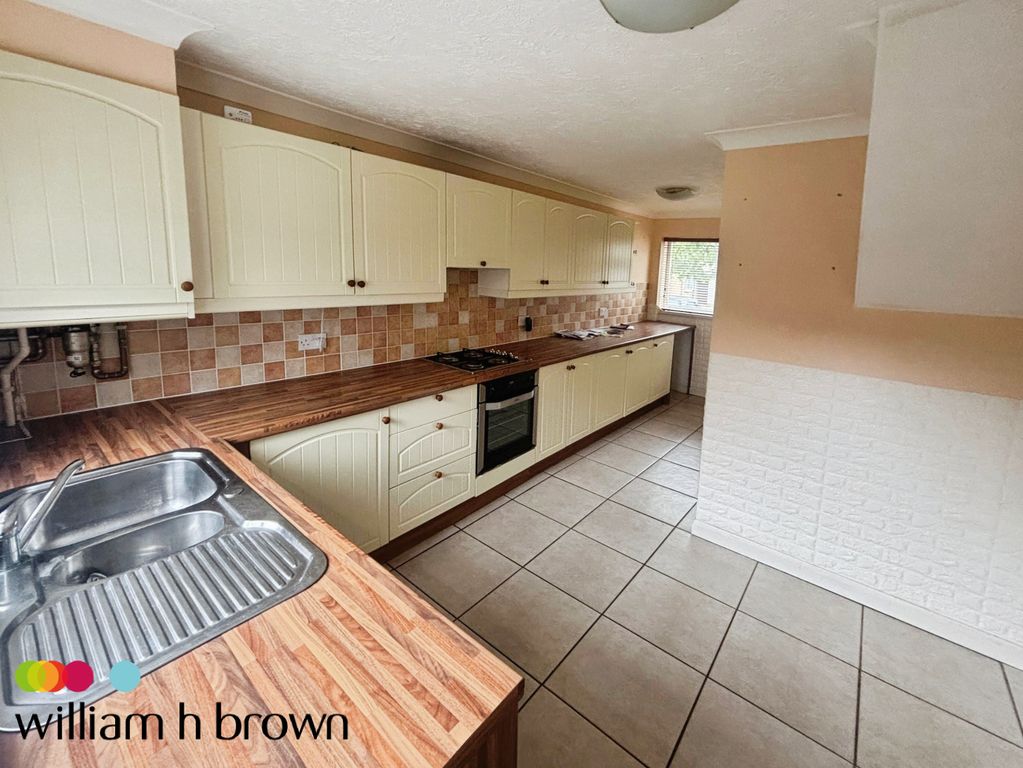 Property photo 3 of 14 Kitchen
