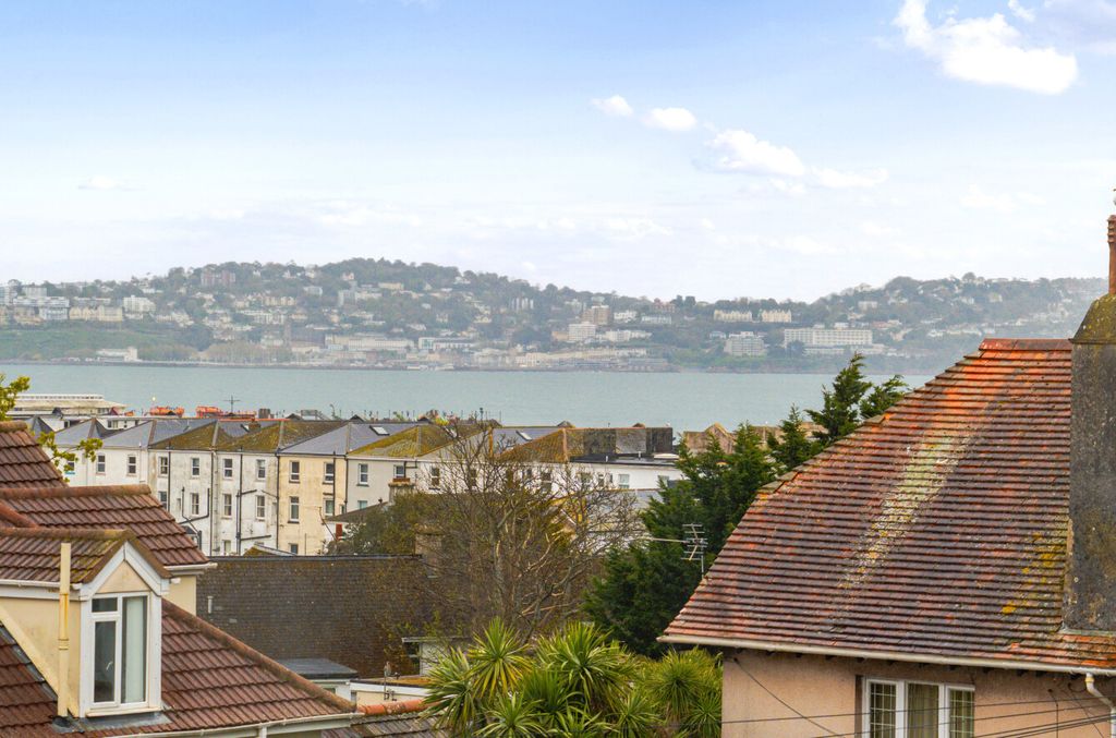 Property photo 2 of 24 2 - 1440469-18-69d90B...