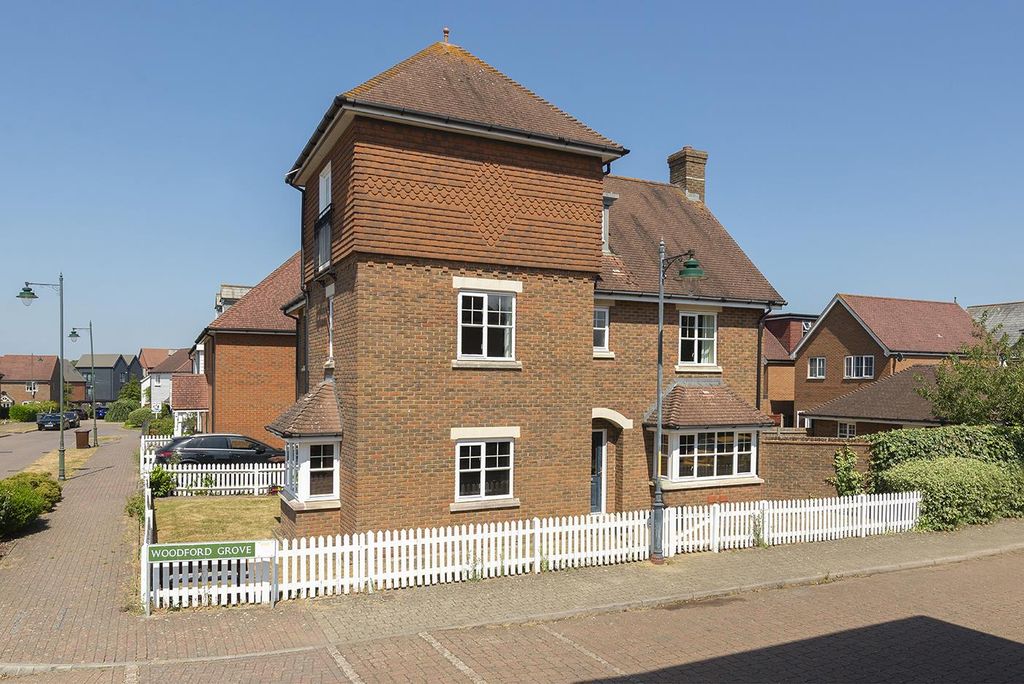Property photo 1 of 19 1Woodford01.Jpg