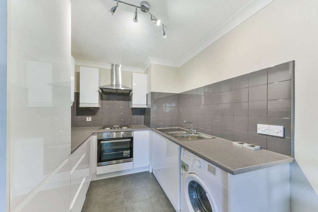 Property photo 3 of 8