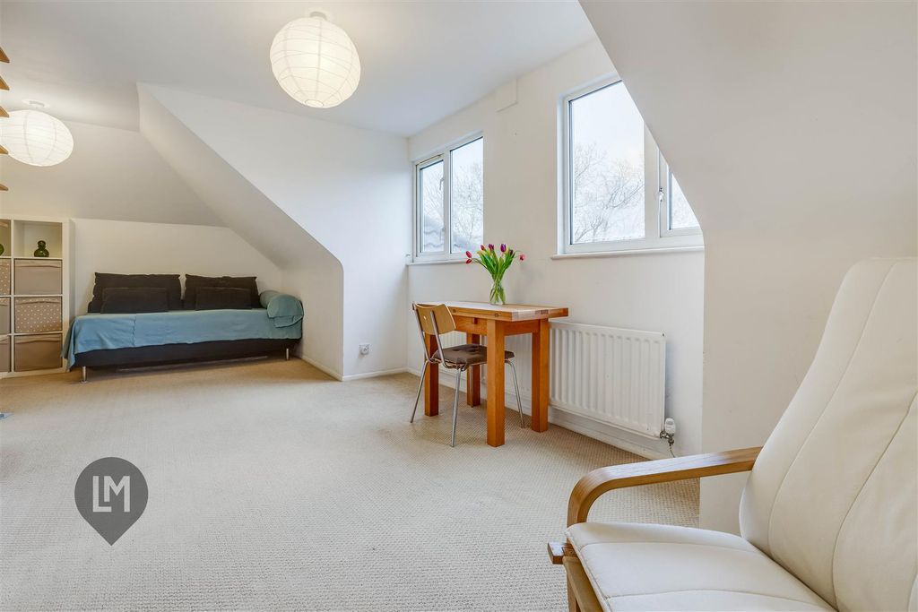 Property photo 1 of 5 Studio