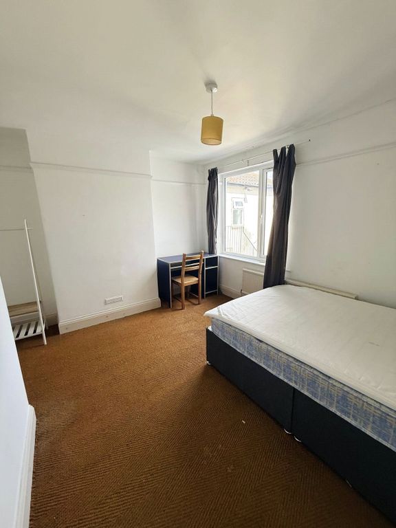 Property photo 3 of 5 Picture No. 12