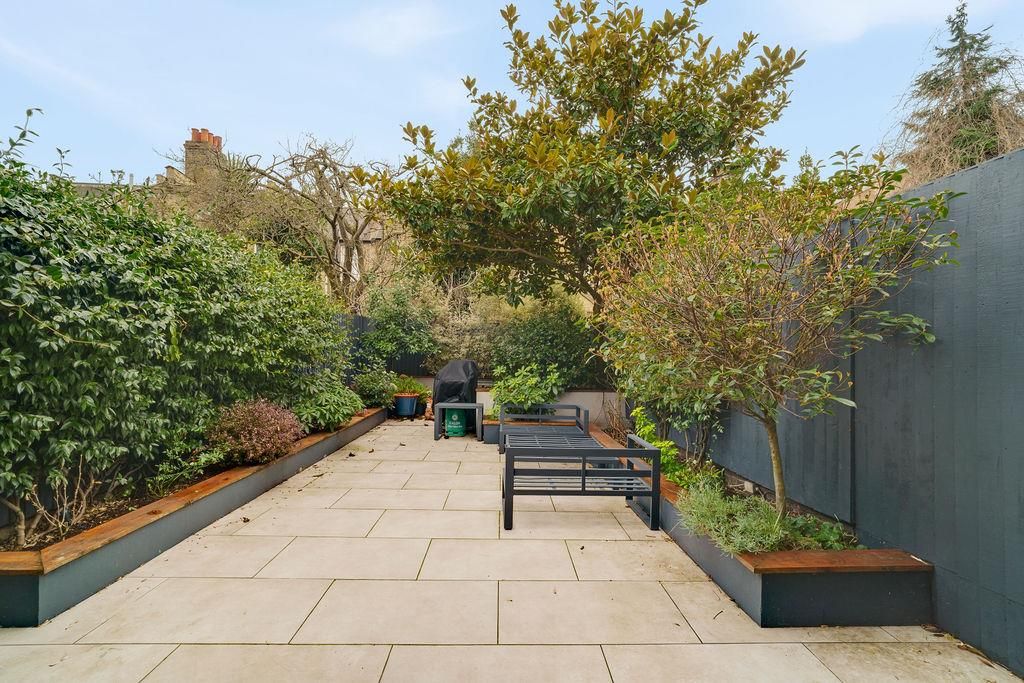 Property photo 2 of 22 Sedleacomberoad5B-30.Jpg