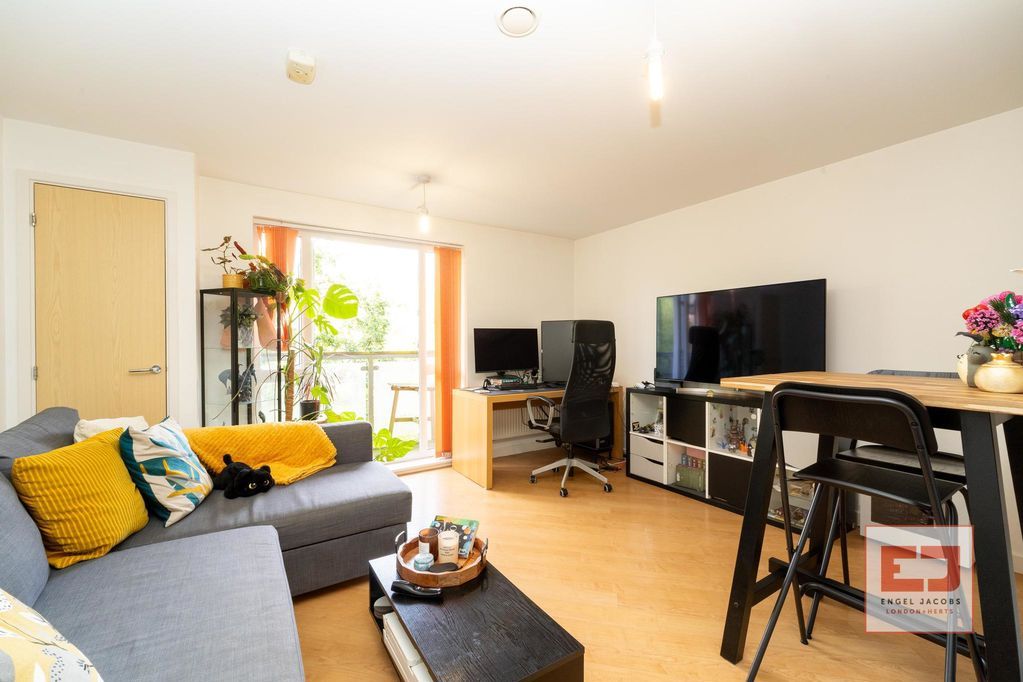 Property photo 3 of 11 Living Room