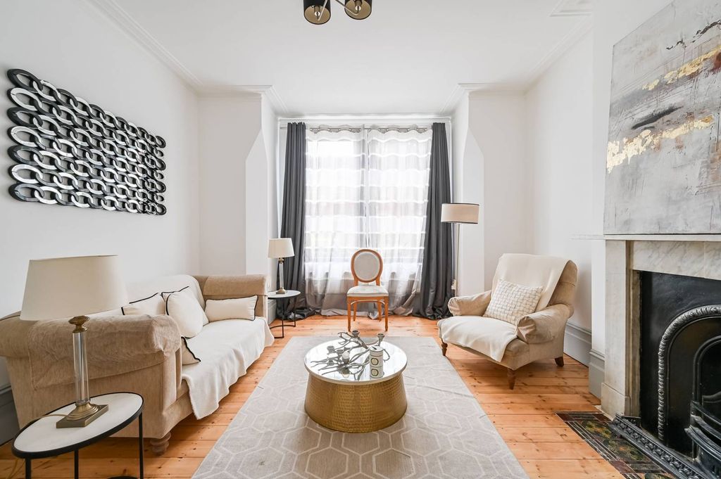 Property photo 2 of 33