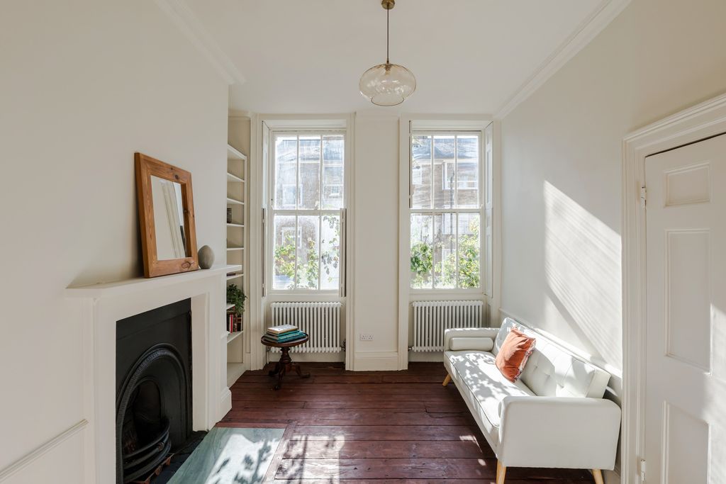 Property photo 2 of 36 314166 - 24 Surrey Square-3.Jpeg