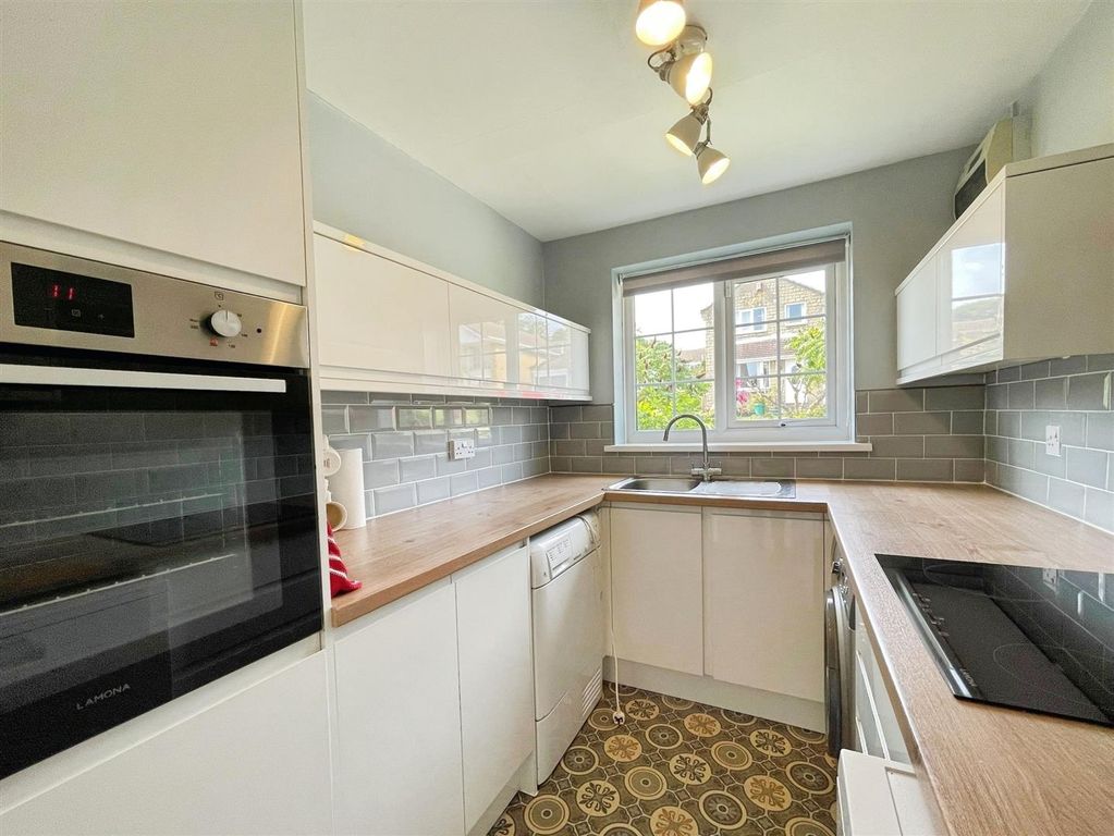 Property photo 2 of 14 Kitchen