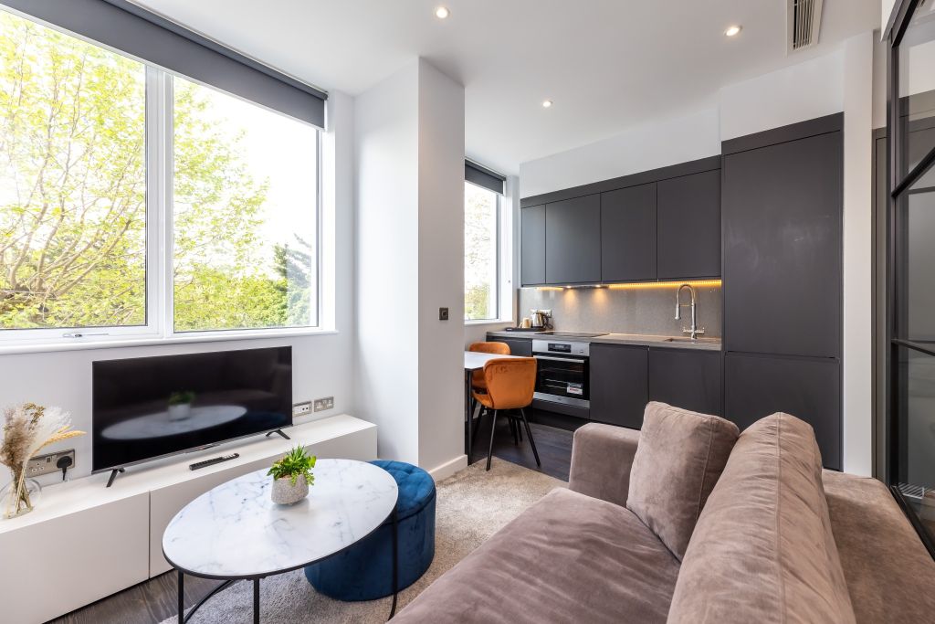 Property photo 3 of 13 22cd91Fe37E0B894Eaef88482De4