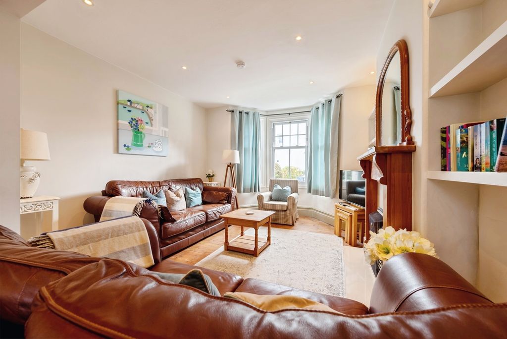 Property photo 3 of 17 Photo