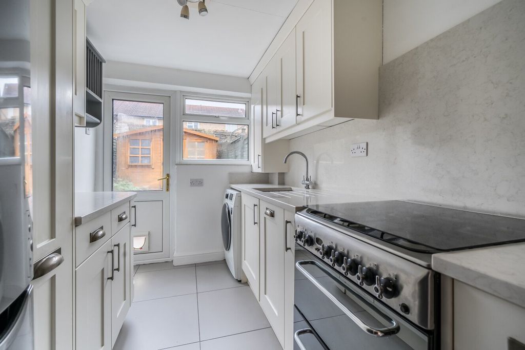 Property photo 3 of 11 Picture No. 14