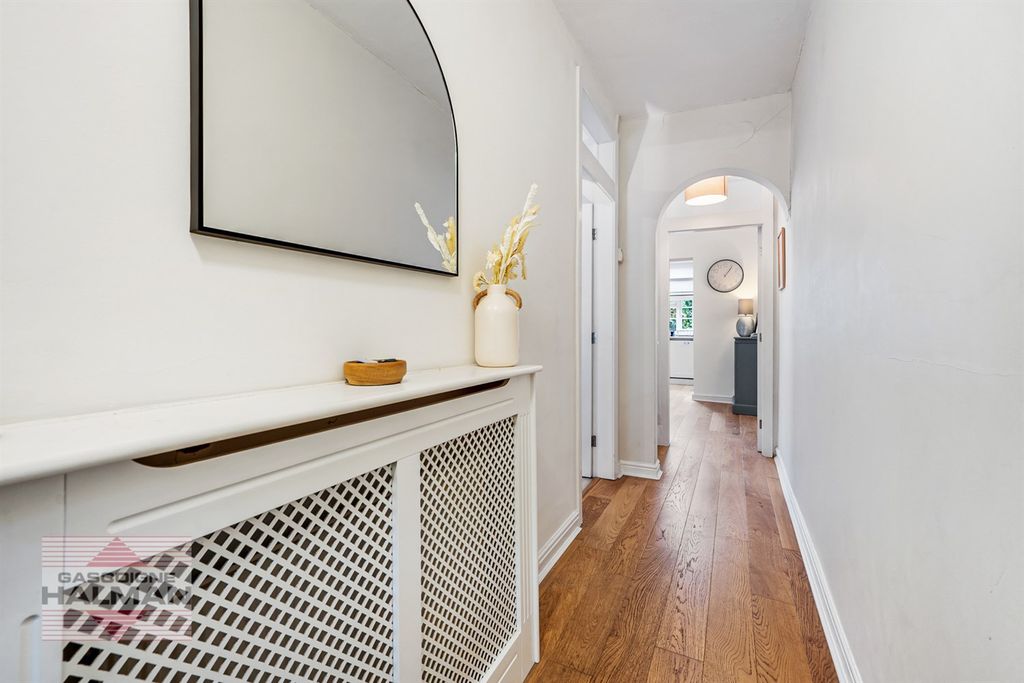 Property photo 2 of 15 Entrance Hallway