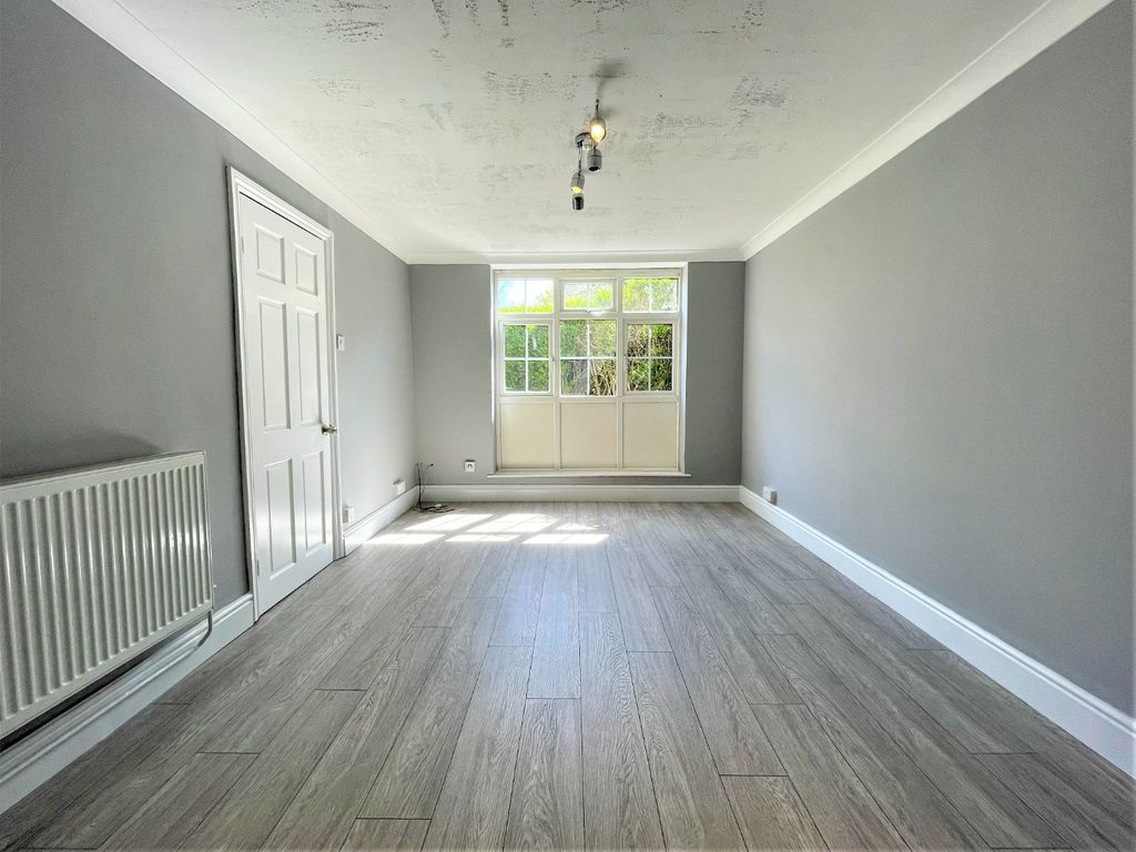 Property photo 3 of 7 2752343