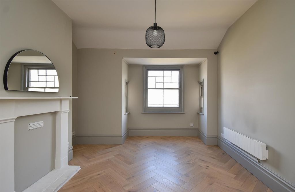 Property photo 1 of 7 Living Room