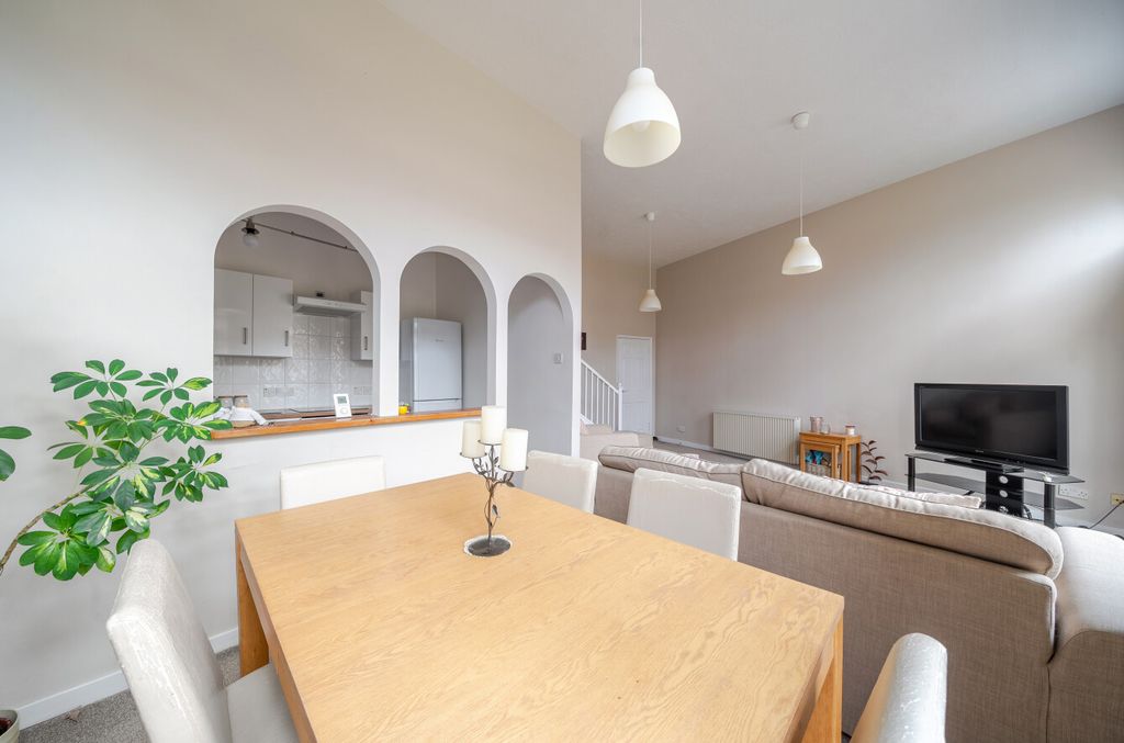 Property photo 3 of 15 1394457-18-694Aa6...