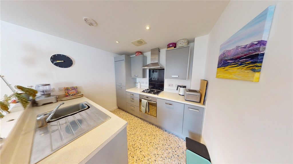 Property photo 2 of 9 Picture No. 11