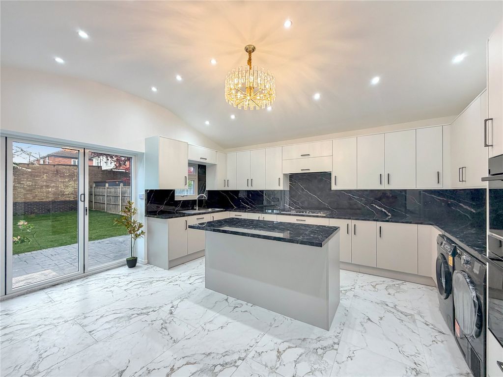 Property photo 2 of 25 Kitchen Diner