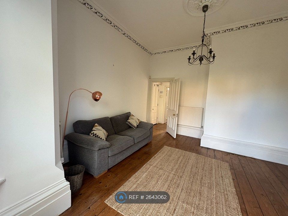 Property photo 3 of 10 Living Room