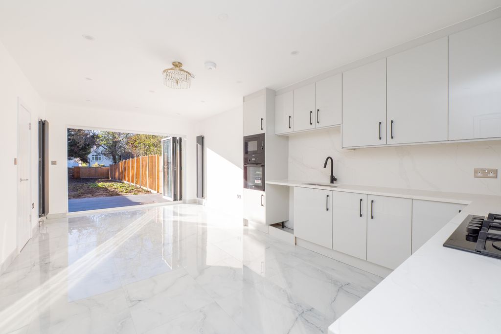 Property photo 2 of 29 Picture No. 08