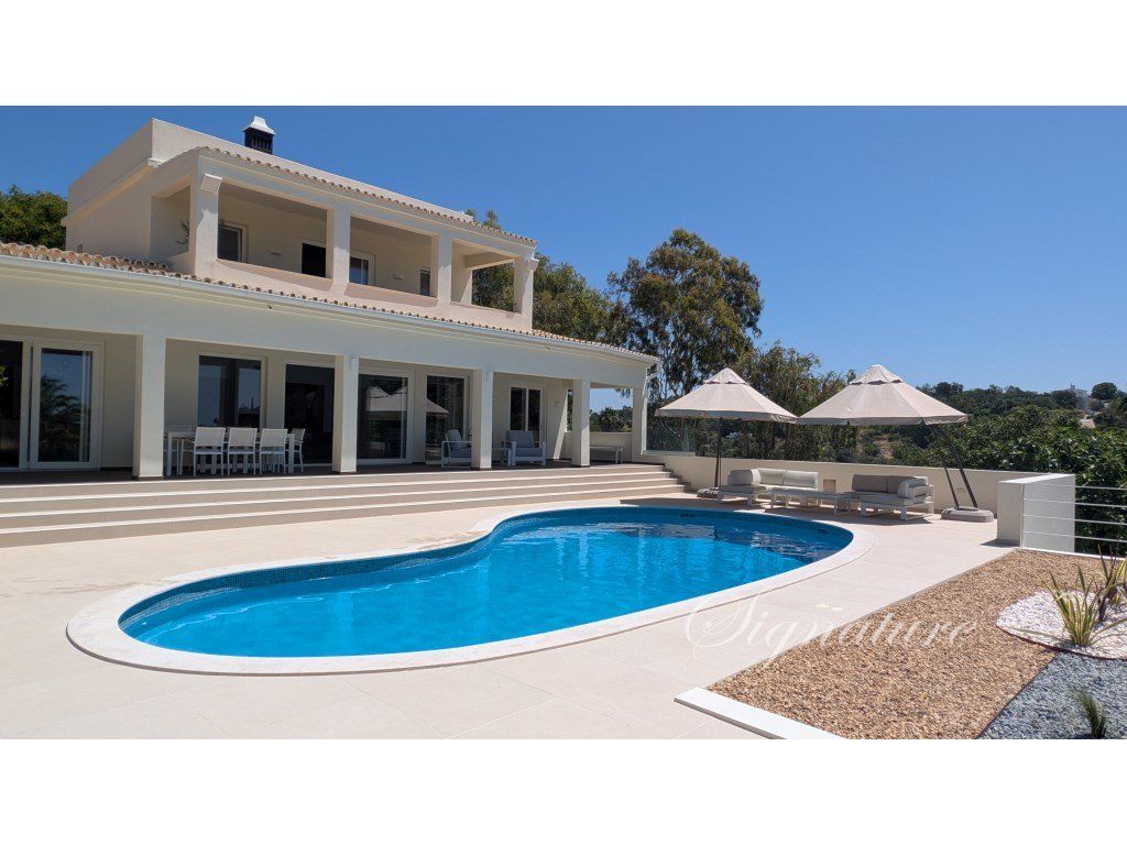 Property photo 1 of 34 Beautifully Renovated Villa In The Outskirt Of Loulé With Wonderful Ocean View