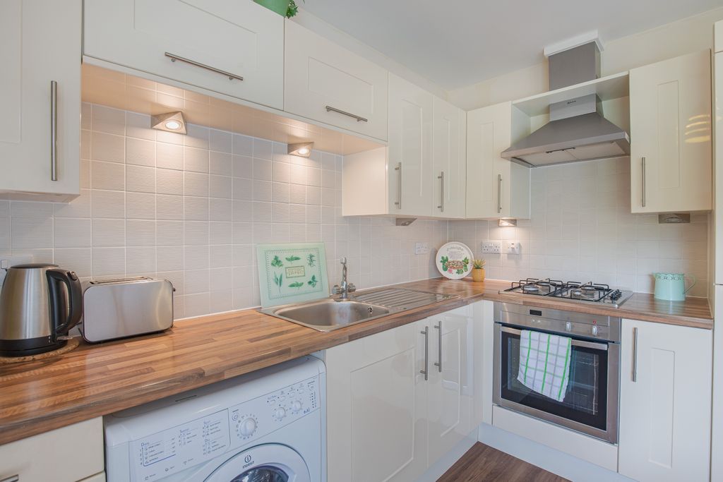 Property photo 3 of 15 Kitchenangle2