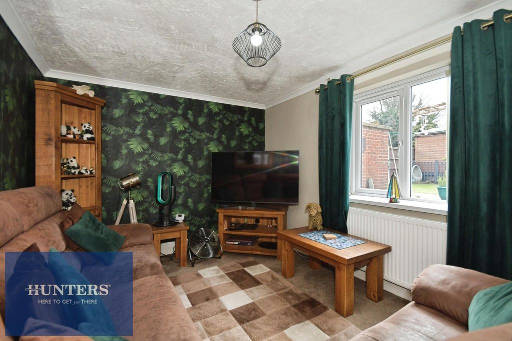 Property photo 2 of 17 Lounge 01.Jpg