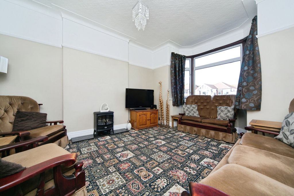 Property photo 2 of 17 Photo