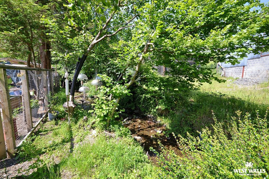 Property photo 3 of 28 Stream