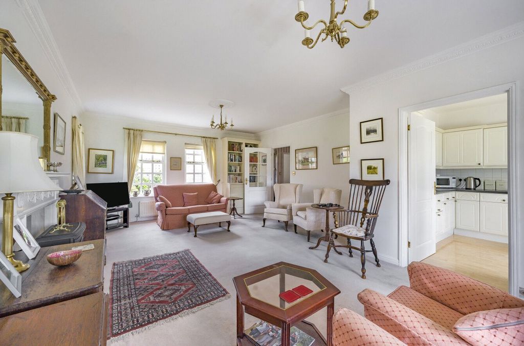 Property photo 3 of 16 Sitting Room