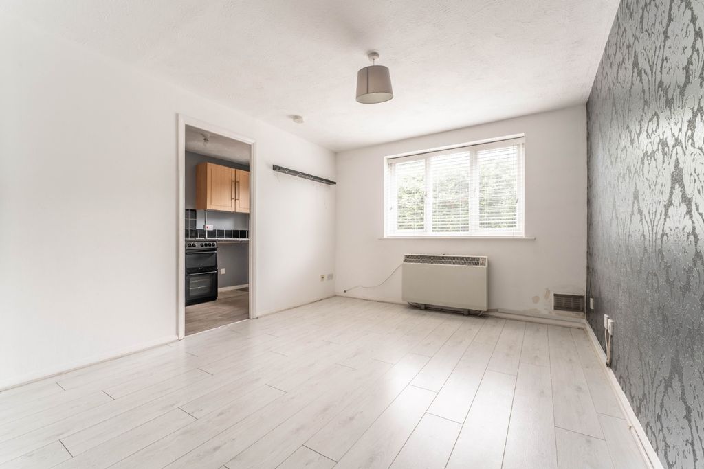 Property photo 3 of 9 5269813