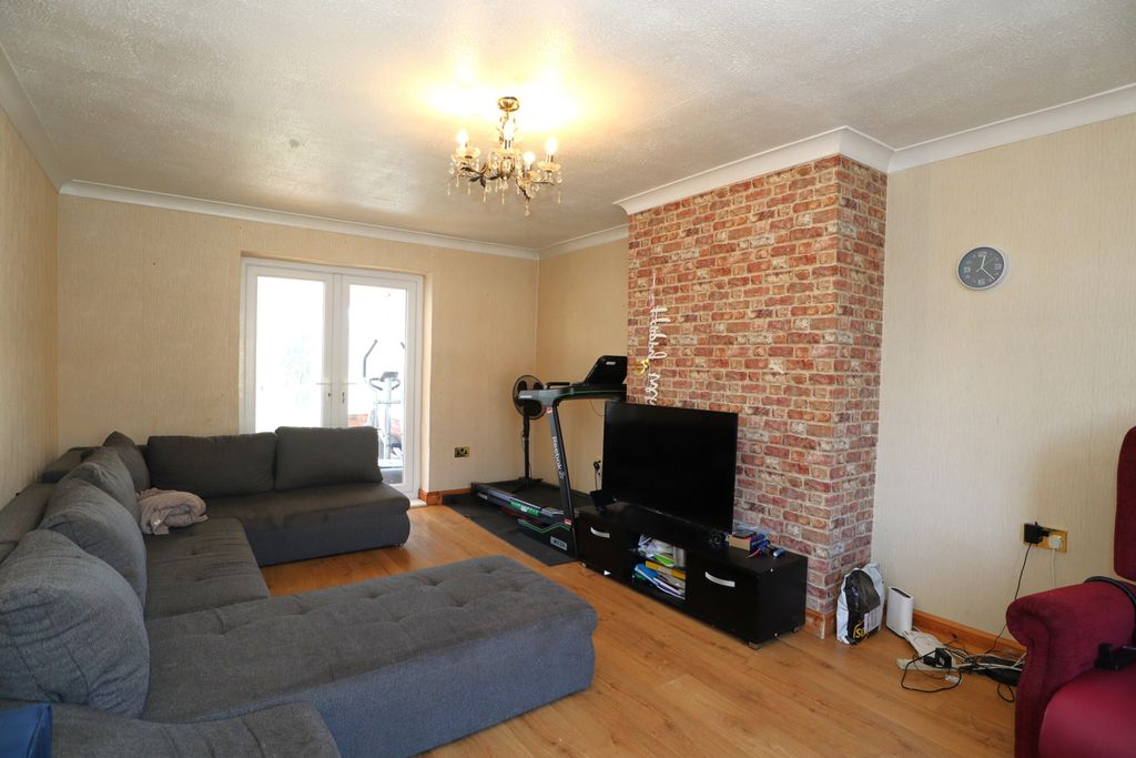 Property photo 2 of 9