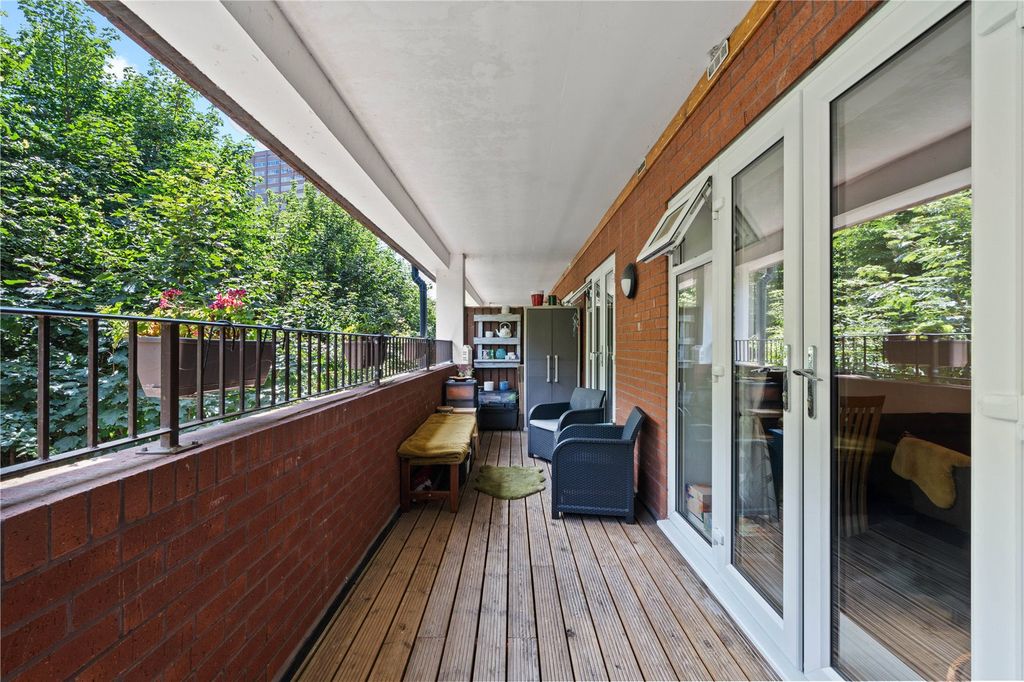 Property photo 2 of 15 Picture No. 12