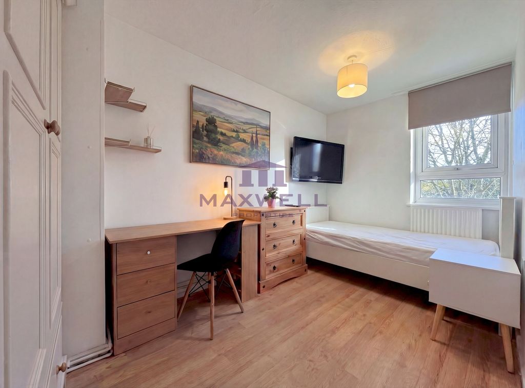 Property photo 1 of 10 Single Room For Rent, E14