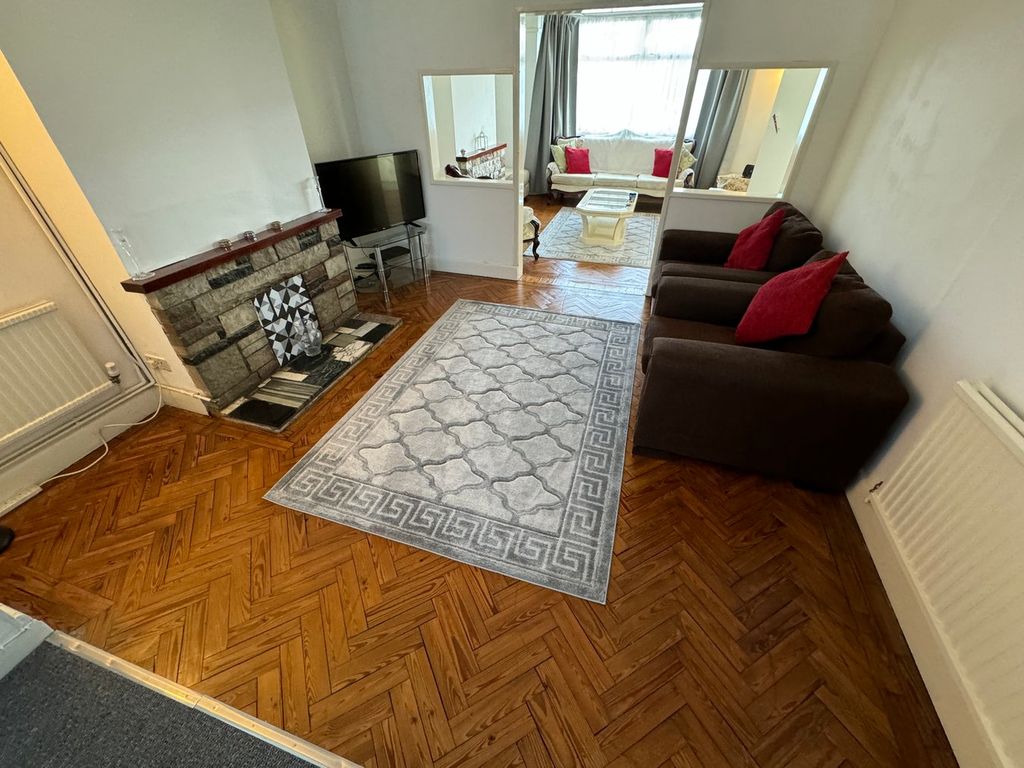 Property photo 1 of 13 Through Lounge