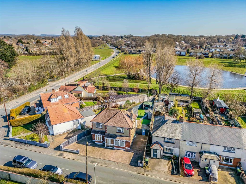 Property photo 1 of 30 26 Queens Grove-Aerials-Small-Porticomarketing-Nex