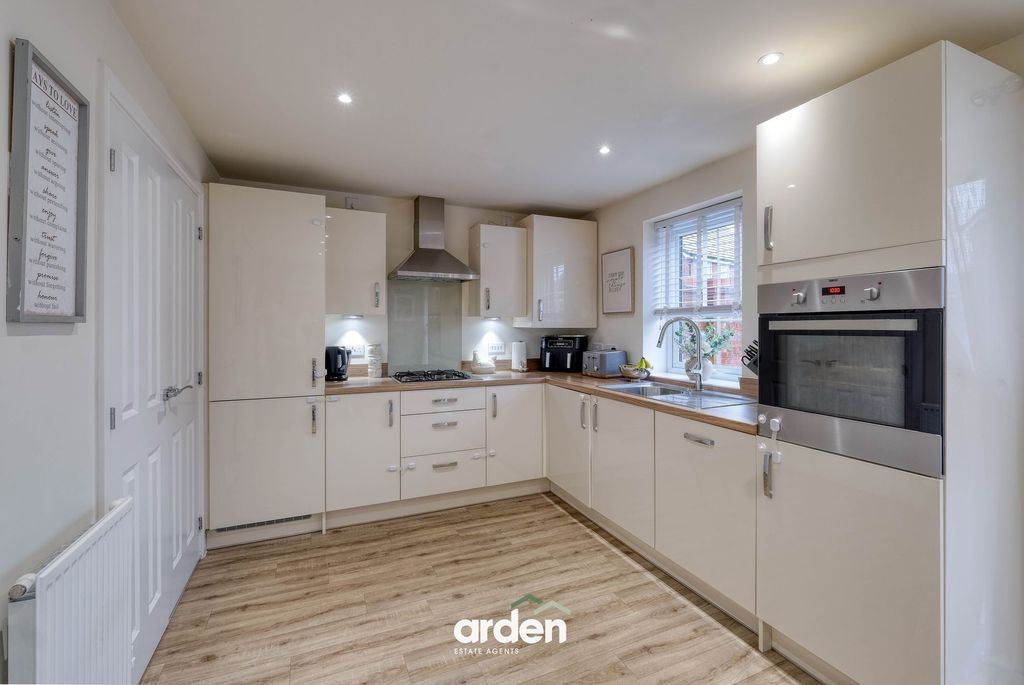 Property photo 2 of 13