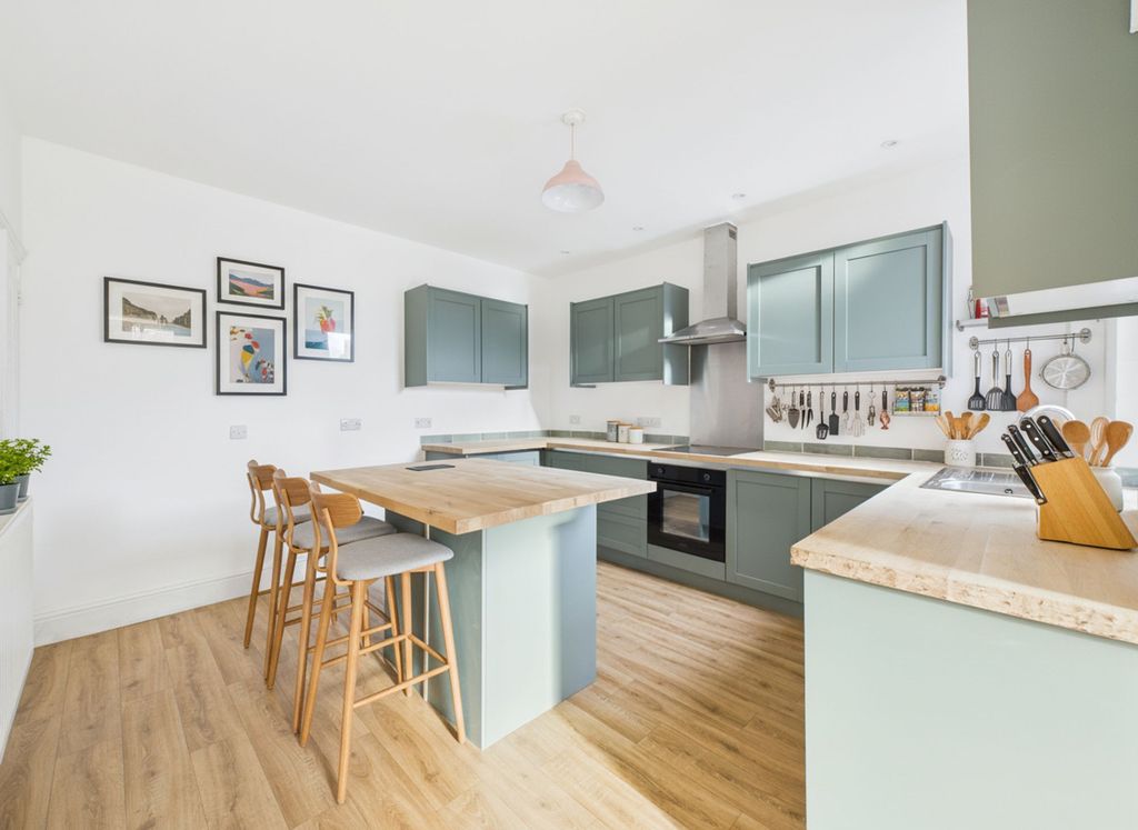 Property photo 3 of 22 Breakfast Kitchen (Virtually Furnished)