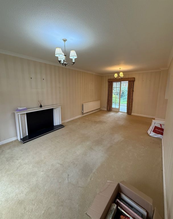 Property photo 3 of 20 Lounge/Dining Room