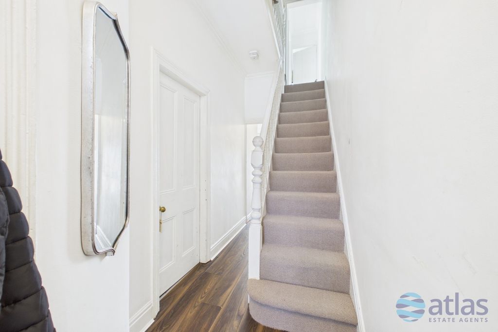 Property photo 3 of 20 Staircase/Hallway